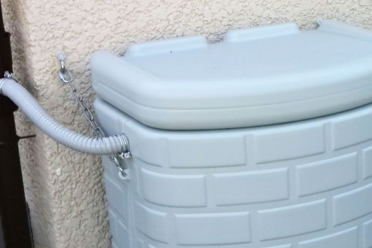 タキロンシーアイ製雨水タンク転倒防止クサリ(タキロン雨音くん200L・三甲200L専用)